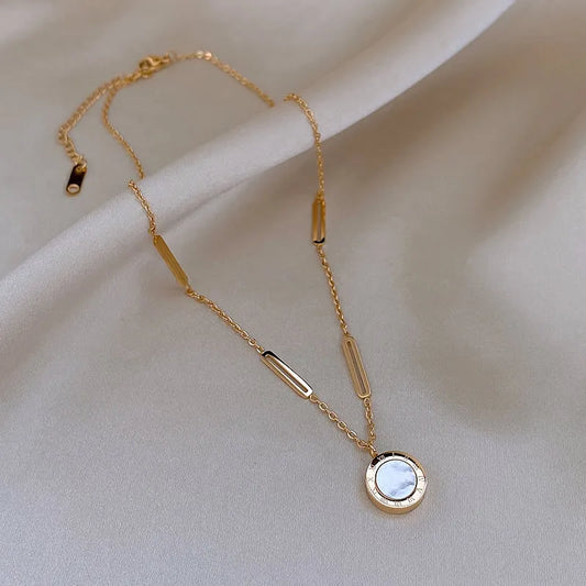 Luxe Necklace :The Wafer Pendant Necklace for Fashionistas