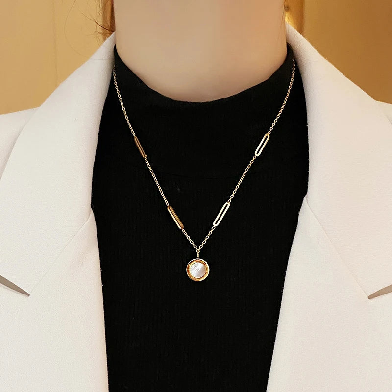 Luxe Necklace :The Wafer Pendant Necklace for Fashionistas